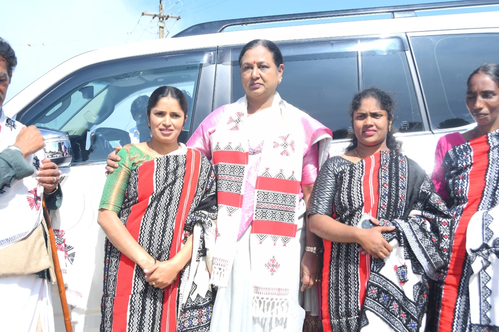 மக்களை சந்தித்த தேமுதிக பொதுச் செயலாளர்