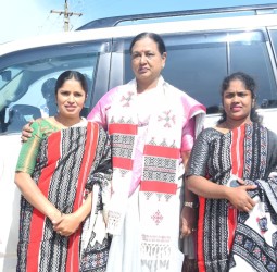 மக்களை சந்தித்த தேமுதிக பொதுச் செயலாளர்