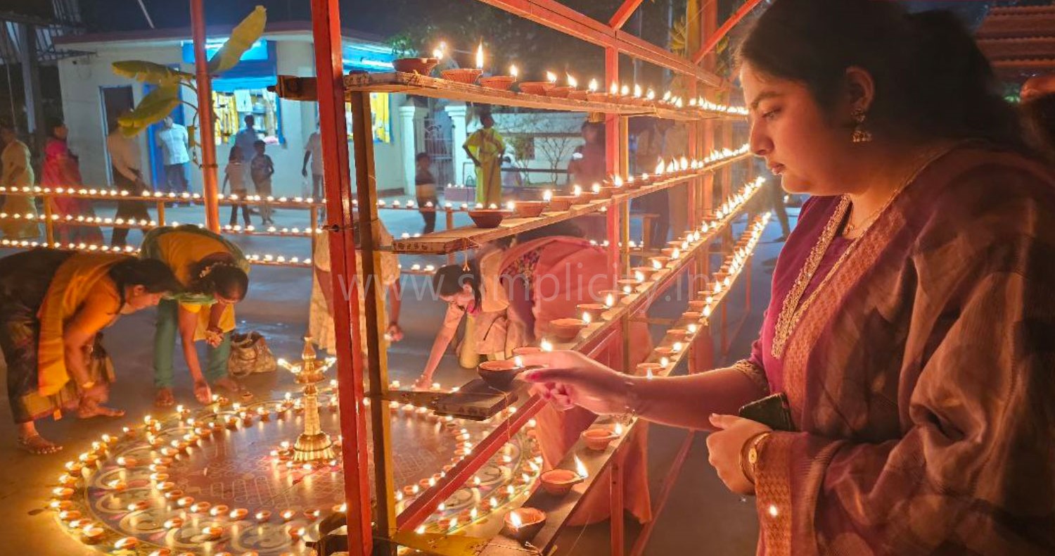 12,000 விளக்குகள் ஏற்றி கார்த்திகை தீப உற்சவ வழிபாடு