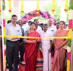 ரூ. 45 லட்சம் மதிப்பீட்டில் புதிதாகக் கட்டப்பட்டுள்ள சமுதாய நலக்கூடத்தை கனிமொழி எம்.பி. நேற்று திறந்து வைத்தார்