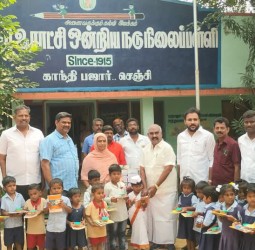 செஞ்சி பேரூராட்சி காந்தி பஜார் ஊராட்சி ஒன்றிய நடுநிலைப் பள்ளியில் குழந்தைகள் நாள் விழா