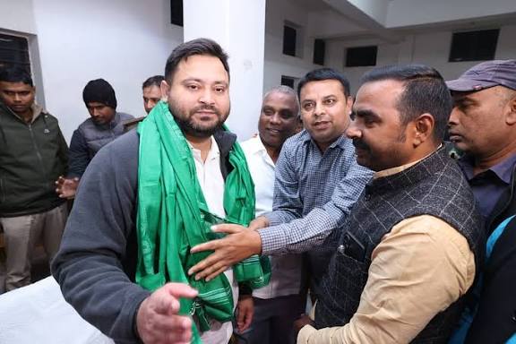 பிஹாரில் மெகா கூட்டணியின் சட்டமன்ற தலைவராக தேஜஸ்வி யாதவ் தேர்வு