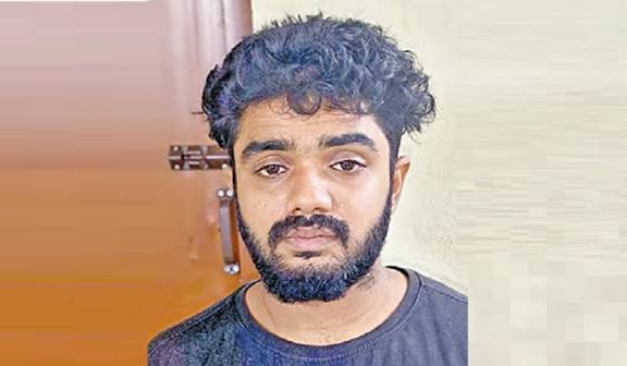 போதை ஸ்டாம்ப் விற்ற வங்கி ஊழியர் கைது