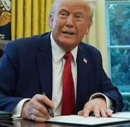 அமெரிக்காவில் நிதி முடக்கம் : முக்கியத் துறைகள் முடங்கின