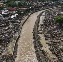 கல்மேகி புயல் தாக்கி பிலிப்பைன்சில் 142 பேர் உயிரிழப்பு வியட்நாமில் கரையை கடக்கிறது