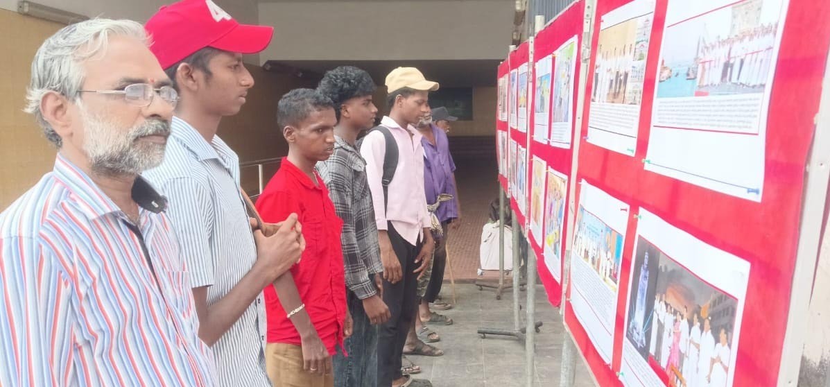 நாகர்கோவில் அண்ணா பேரூந்து நிலையத்தில் இடம்பெற்றிருந்த அரசின் புகைப்பட கண்காட்சி