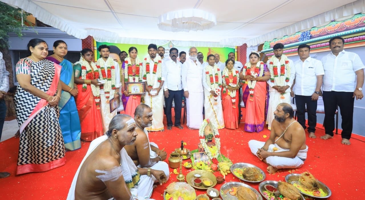 கொளத்தூர் அருள்மிகு சோமநாத சுவாமி திருக்கோயில் சார்பில் நேற்று 4 இணைகளுக்கு திருமணம்