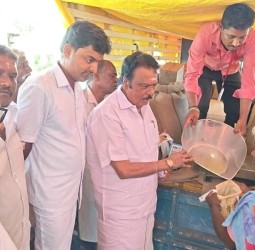 சின்ன புலிவலம் கிராமத்தில் நகரும் நியாய விலைக்கடை