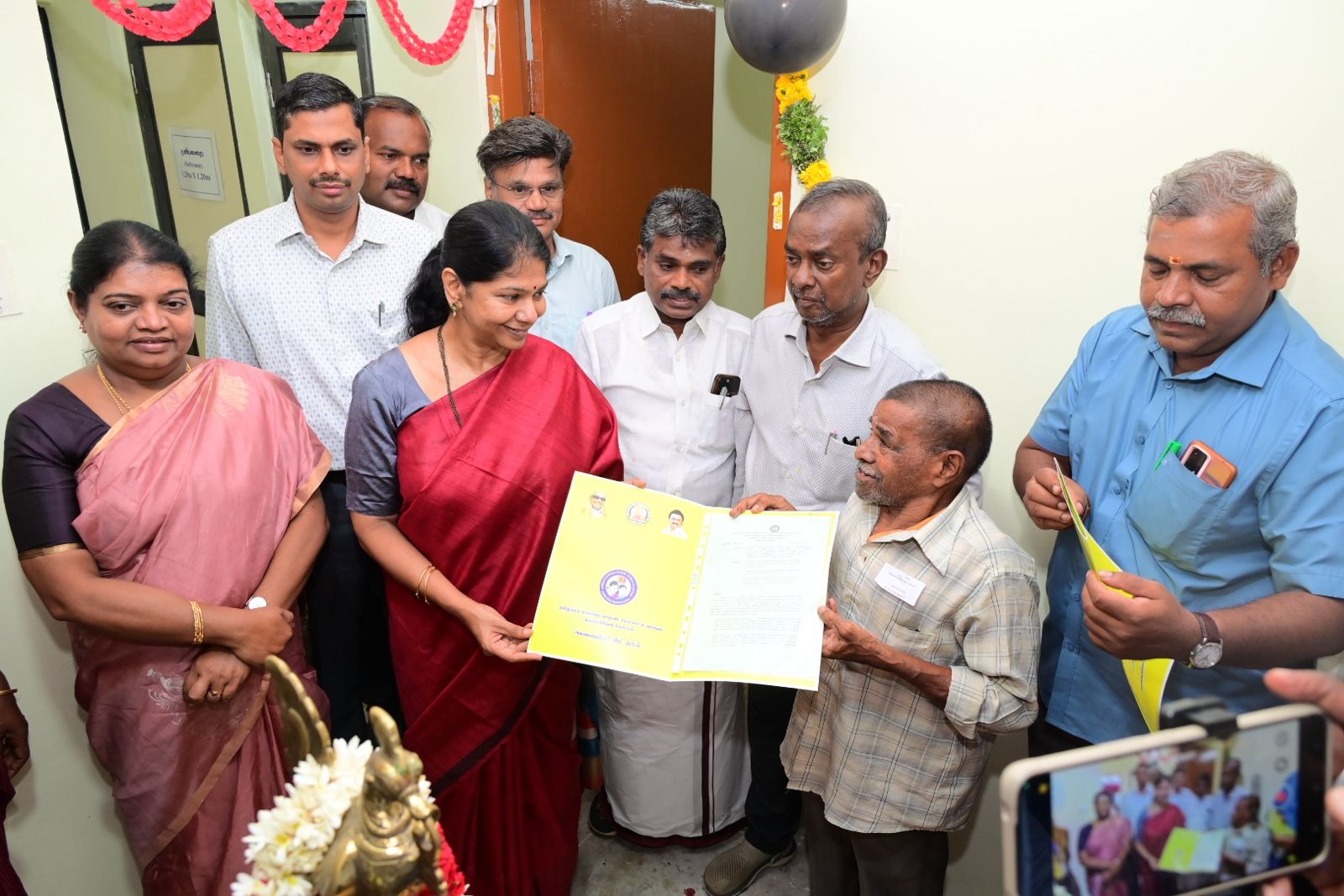 தூத்துக்குடி - அய்யனடைப்பு ஊராட்சியில், புதிதாகக் கட்டப்பட்டுள்ள 220 வீடுகள் அடங்கிய அடுக்குமாடிக் குடியிருப்பு