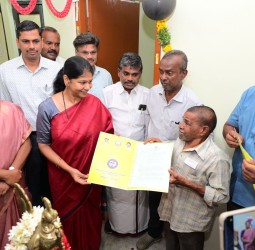 தூத்துக்குடி - அய்யனடைப்பு ஊராட்சியில், புதிதாகக் கட்டப்பட்டுள்ள 220 வீடுகள் அடங்கிய அடுக்குமாடிக் குடியிருப்பு