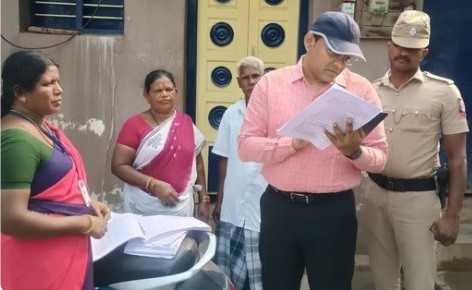 மதுரை கிழக்கு தொகுதி கருப்பாயூரணியில் எஸ்ஐஆர் படிவங்கள் வழங்கும் பணி