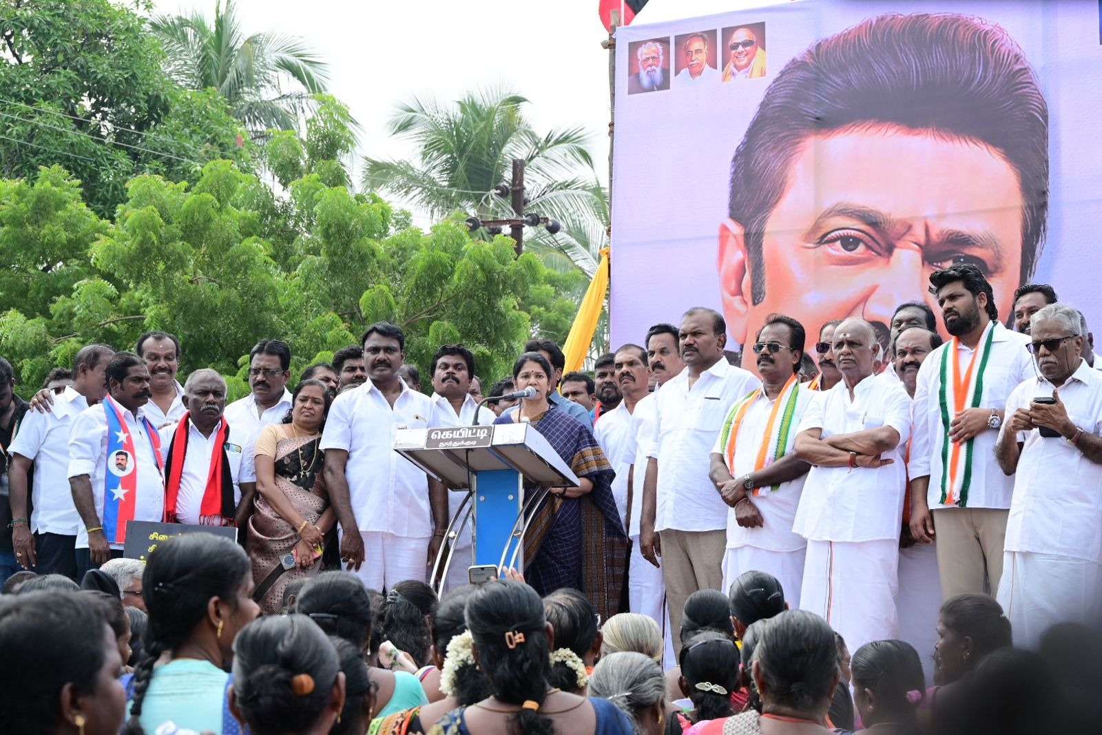 தூத்துக்குடியில் நேற்று மதச்சார்பற்ற முற்போக்கு கூட்டணிக் கட்சிகள் நடத்திய ஆர்ப்பாட்டம்