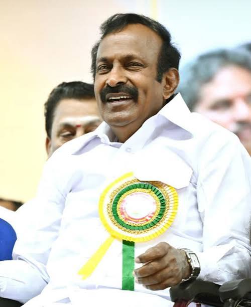 ஈரோட்டில் 70 வயது பூர்த்தியடைந்த 25 மூத்த தம்பதியர்களுக்கு சிறப்பு செய்து சீர்வரிசை அமைச்சர் முத்துசாமி வழங்கி வாழ்த்து