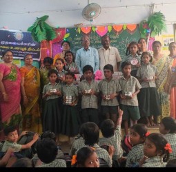 பள்ளி மாணவர்களுக்கு பாராட்டு விழா.