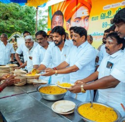 வ.உ.சியின் 89 எம் குருபூஜையை முன்னிட்டு நெல்லையில் பாஜக சார்பில் உணவு தானம்
