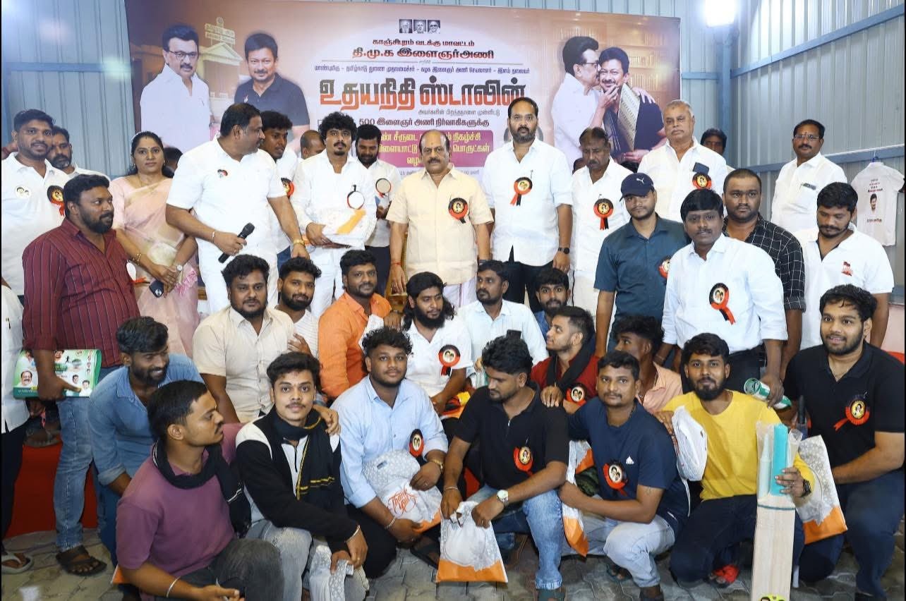 ஆலந்தூர் தொகுதியில் உள்ள 500 இளைஞர் அணி நிர்வாகிகளுக்கு வெண் சீருடை