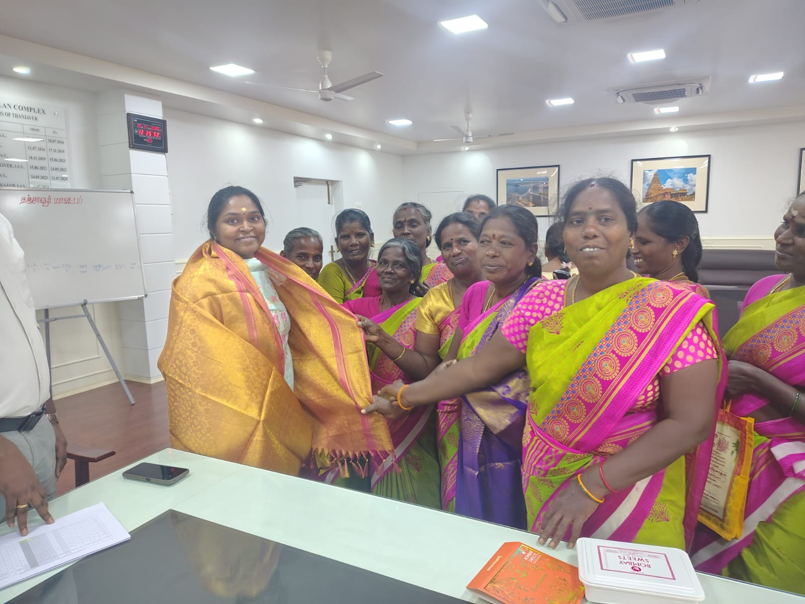 மகளிர் சுய உதவி குழு உறுப்பினர்களுக்கு தாட்கோ மூலம் மாடுகள் வாங்க கடன் உதவி