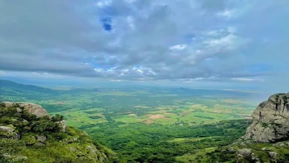 பூமியின் சொர்க்கம் இங்க தான் இருக்கு! தேனிக்கு போன கட்டாயம் விசிட் பண்ணுங்க... கம்மி பட்ஜெட் போதும்!