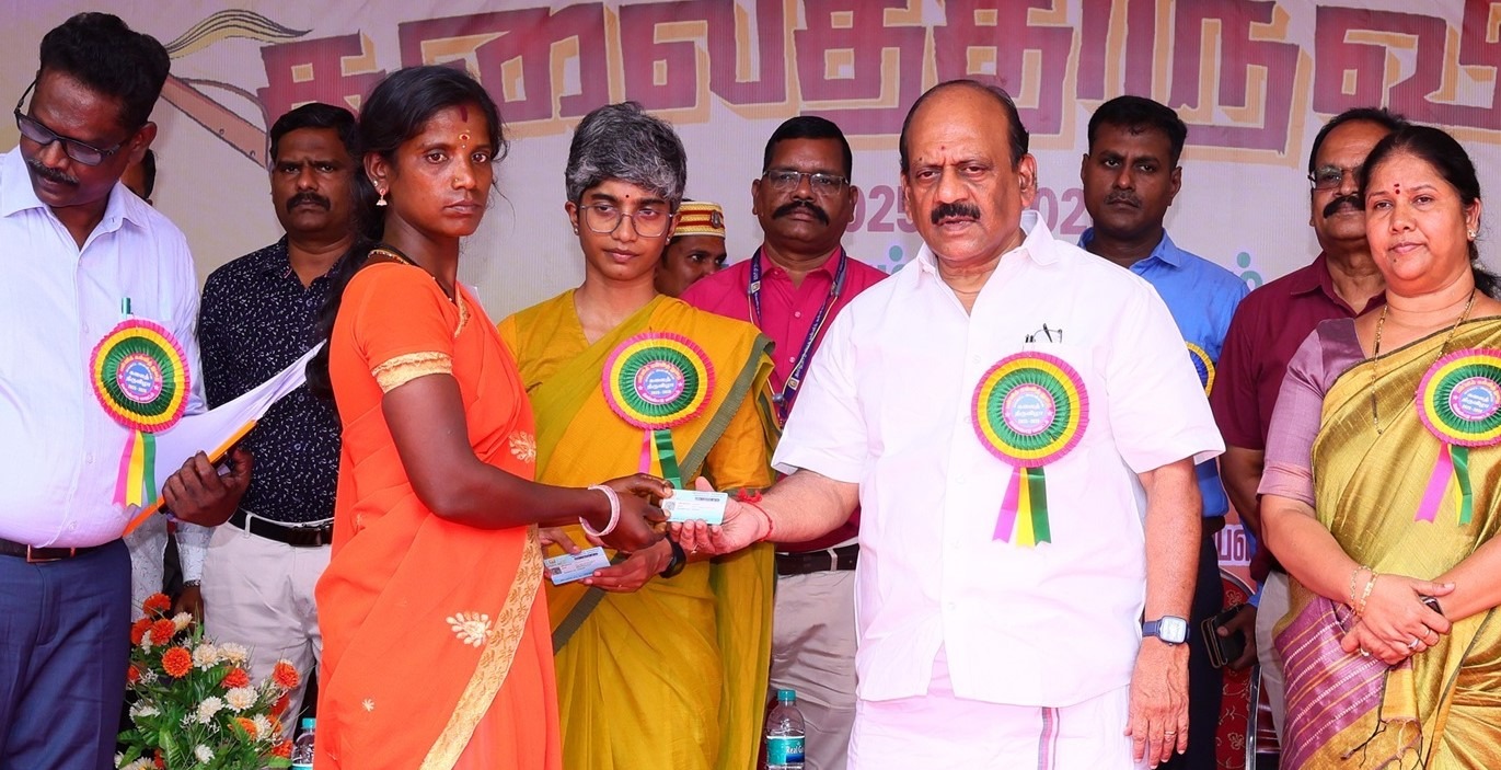 50 பயனாளிகளுக்கு மின்னணு நல வாரிய அட்டை