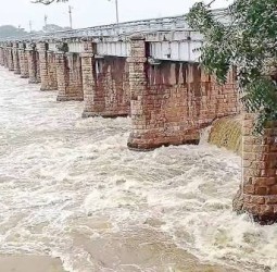 தாமிரபரணியில் 30,000 கன அடி தண்ணீர் - ஸ்ரீவைகுண்டம் அணையை தாண்டி கடலுக்கு பாய்கிறது!