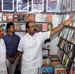 கே.வி.எஸ் மேல்நிலைப்பள்ளி வளாகத்தில் விருதுநகர் 4-வது புத்தகத் திருவிழா