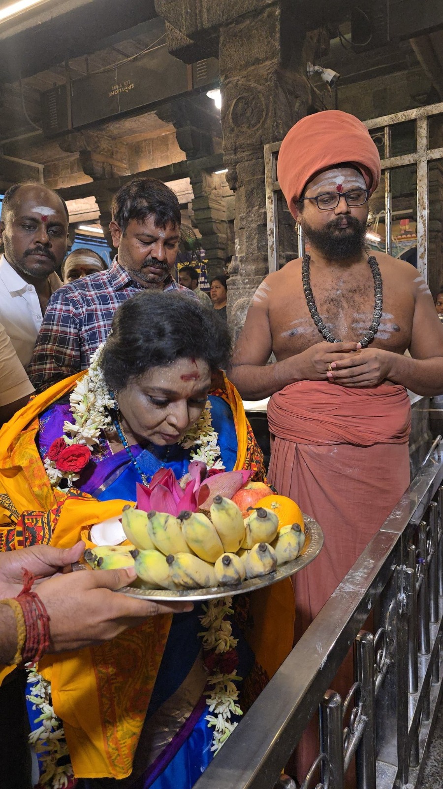 சனிஸ்வர பகவான் திருக்கோயிலில் பாஜக மூத்த நிர்வாகி தமிழிசை நேற்று தரிசனம்