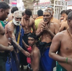 திருச்செந்தூர் சுப்பிரமணிய சுவாமி கோயிலில் மாலை அணிந்து பக்தர்கள் விரதம்