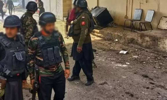 பாகிஸ்தானில் ராணுவ தலைமையகம் மீது தற்கொலைப் படை தாக்குதல்: பிரதமர் ஷெபாஸ் ஷெரீப் கடும் கண்டனம்