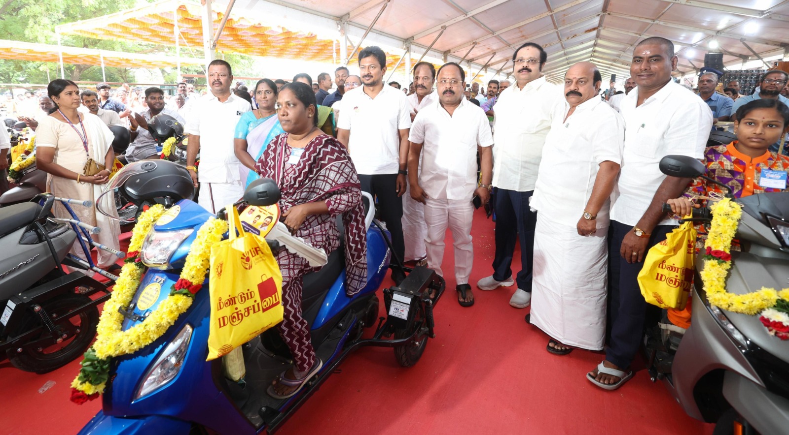 49,021 பயனாளிகளுக்கு 414.15 கோடி ரூபாய் மதிப்பீட்டிலான அரசு நலத்திட்ட உதவி