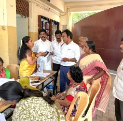 திரு.வி.க நகர் சட்டமன்ற தொகுதியில் நேற்று நடந்த எஸ்ஐஆர் பணிகளுக்கான சிறப்பு முகாம்