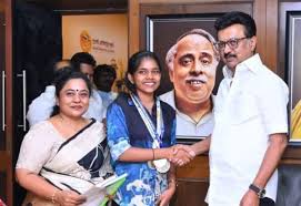 துப்பாக்கிச்சுடுதல் போட்டியில் இந்துஸ்தான் மெட்ரிக் பள்ளி மாணவி சாதனை