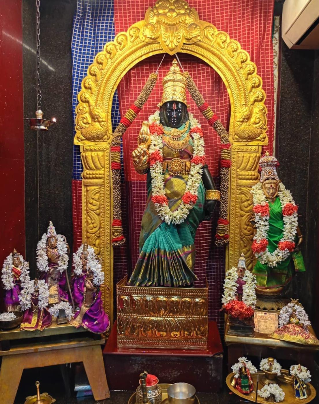 சிறப்பு அலங்காரத்தில் நம் வாசவி...