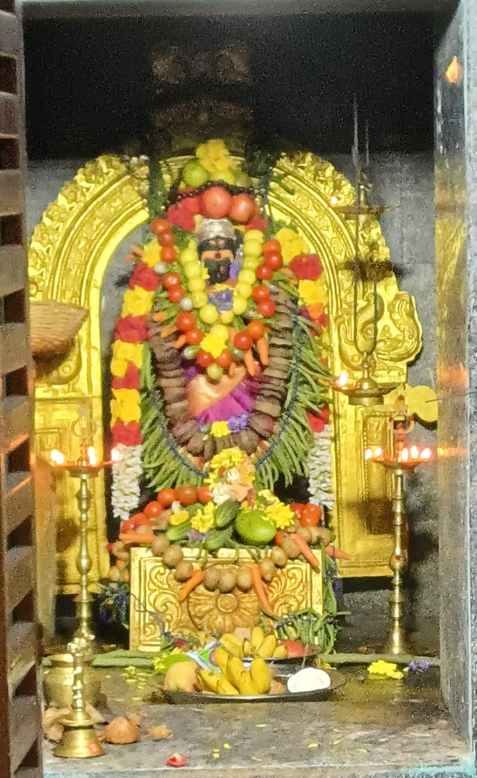 வலங்கைமானில் சிவன் ஆலயங்களில் அன்னாபிஷேக பெளர்ணமியை முன்னிட்டு அன்னாபிஷேகம், தீபாராதனை நடைபெற்று அன்னதானமும் வழங்கப்பட்டது