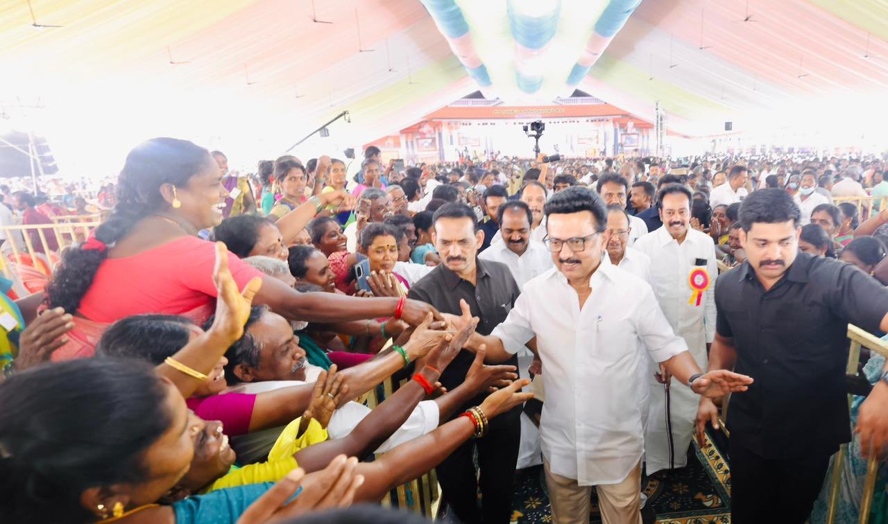 புதுக்கோட்டை மாவட்டத்தில் அரசு விழாவில் பங்கேற்க வந்த முதல்வர்