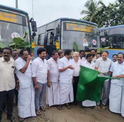 புதுக்கோட்டை பேருந்து நிலையத்தில் நேற்று புதிய பேருந்துகளின் சேவை