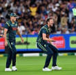 2-வது டி20 போட்டியில் இந்தியாவை வீழ்த்தியது ஆஸி. - ஹேசில்வுட் அபாரம்