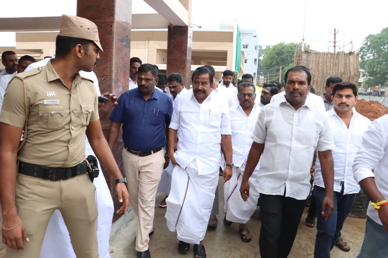 வள்ளியூரில் ரூ.10 கோடியில் கட்டப்படும் பேருந்து நிலைய பணி