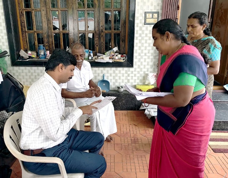 கோபியில் வாக்காளர் சிறப்பு தீவிர திருத்த பணி