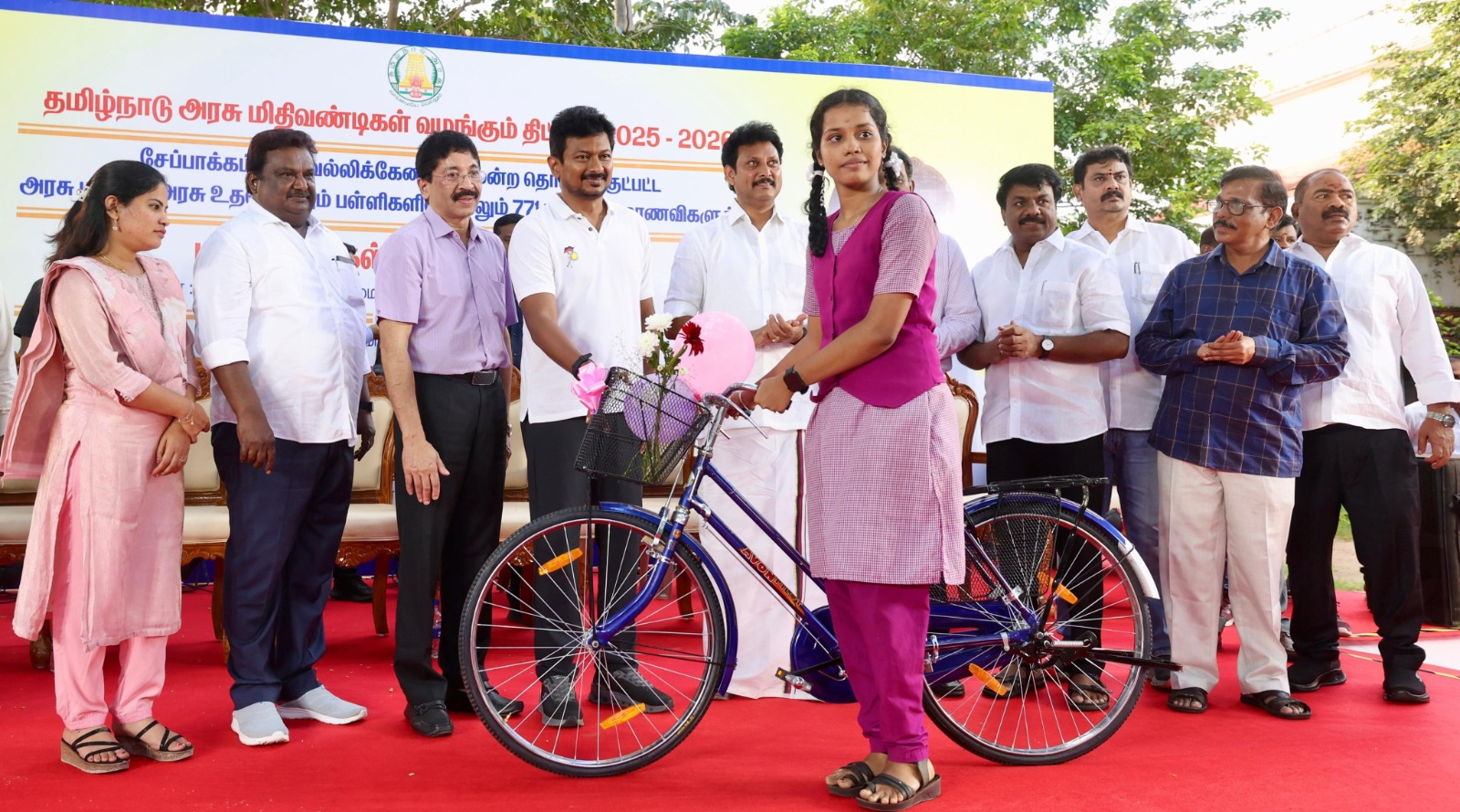 சேப்பாக்கம்-திருவல்லிக்கேணி சட்டமன்ற தொகுதியைச் சேர்ந்த 771 மாணவர்களுக்கு ரூ.37.38 லட்சம் மதிப்பிலான மிதிவண்டி