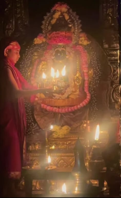 உக்கல் மடாவளம் ஸ்ரீ காமாட்சி அம்பாள் கோயிலில் பால சன்னியாசி லோகேஸ்வர சரஸ்வதி சுவாமிகள் வழிபாடு: