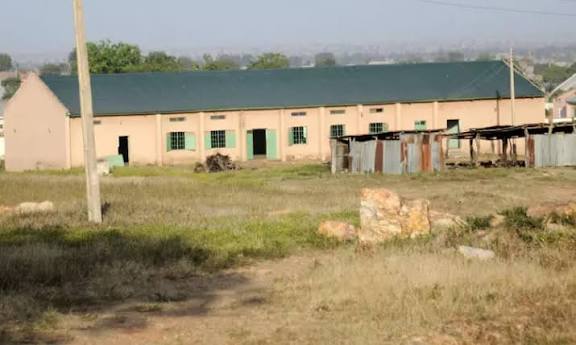 நைஜீரியாவில் கடத்தல்காரர்களிடம் இருந்து மாணவிகள் தப்பியோட்டம்