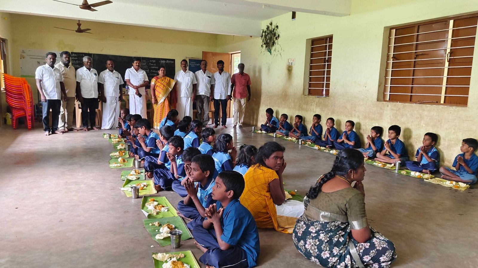 ஶ்ரீ ராகவேந்திர குழந்தைகள் நல காப்பகத்தில் சிவகாமிசுந்தரி எம்எல்ஏ மதிய உணவு வழங்கினார்