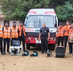 மீட்பு பணிக்காக தேசிய பேரிடர் மீட்பு படையினர்