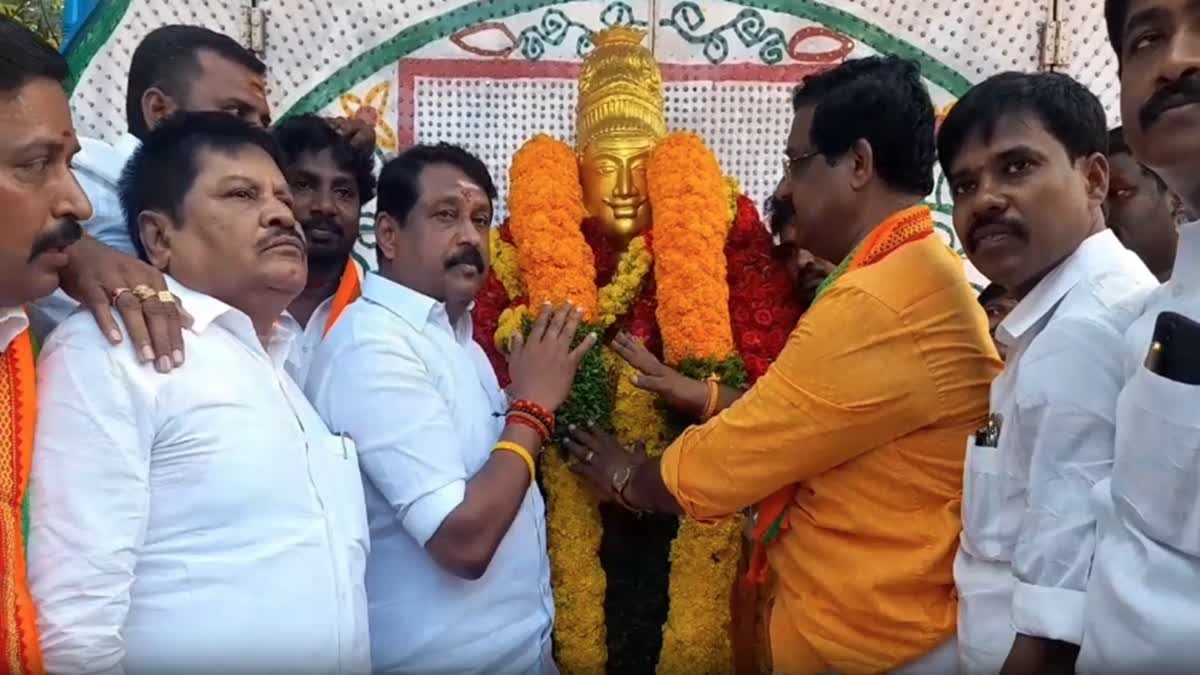 தஞ்சாவூர் பெரிய கோயிலை கட்டிய மாமன்னன் ராஜராஜசோழனின் 1040 வது சதய விழா