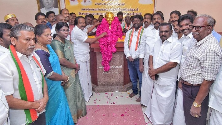 மார்ஷல் நேசமணி மணிமண்டபத்திலுள்ளஅவரது திருவுருவ சிலைக்கு அமைச்சர் மனோதங்கரஜ மாலை அணிவித்து, மரியாதை