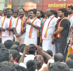 தவெக ஆர்ப்பாட்டத்தில் கட்சியின் நிர்வாகி நிர்மல்குமார்