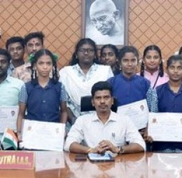 தமிழ்வளர்ச்சித் துறை சார்பில் நடந்த கவிதை, கட்டுரை போட்டி