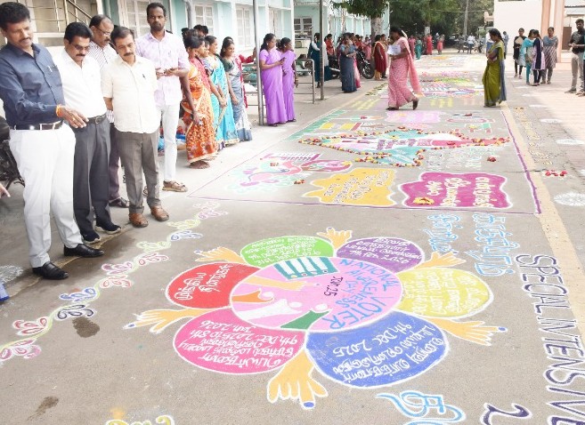 காஞ்சிபுரம் கலெக்டர் அலுவலகத்தில் வாக்காளர்பட்டியல் சிறப்பு தீவிர திருத்த பட்டியல் விழிப்புணர்வு