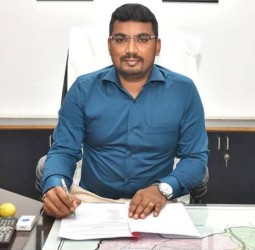 பூர்த்தி செய்த வாக்காளர் கணக்கெடுப்பு படிவத்தினை பதிவேற்றம் செய்யும் பணிகள்திண்டுக்கல் கலெக்டர் சரவணன் ஆய்வு