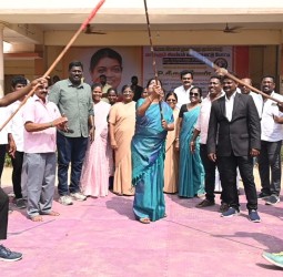 திரேஸ்வரம் பகுதி சிறுமலர் ஆர் சி உயர்நிலைப்பள்ளியில் சிலம்ப போட்டி